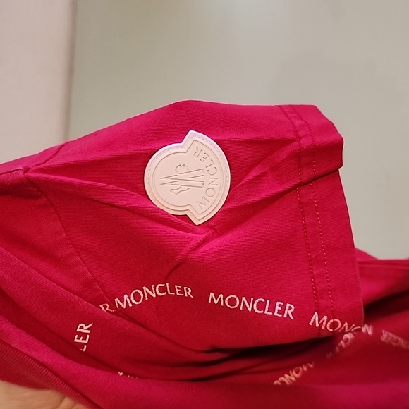 100% AUTHENTIC Moncler T-shirt - Picture 3 of 5
